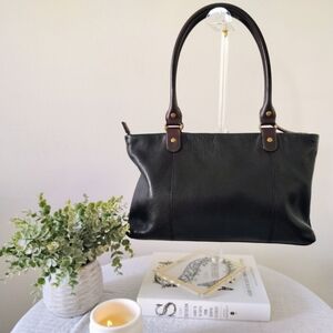 Ellington Black Leather Shoulder Bag
